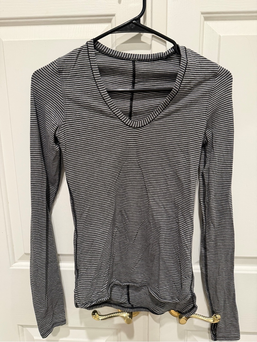 Lululemon womens Striped V-Neck Long Sleeve size 2- Black & White